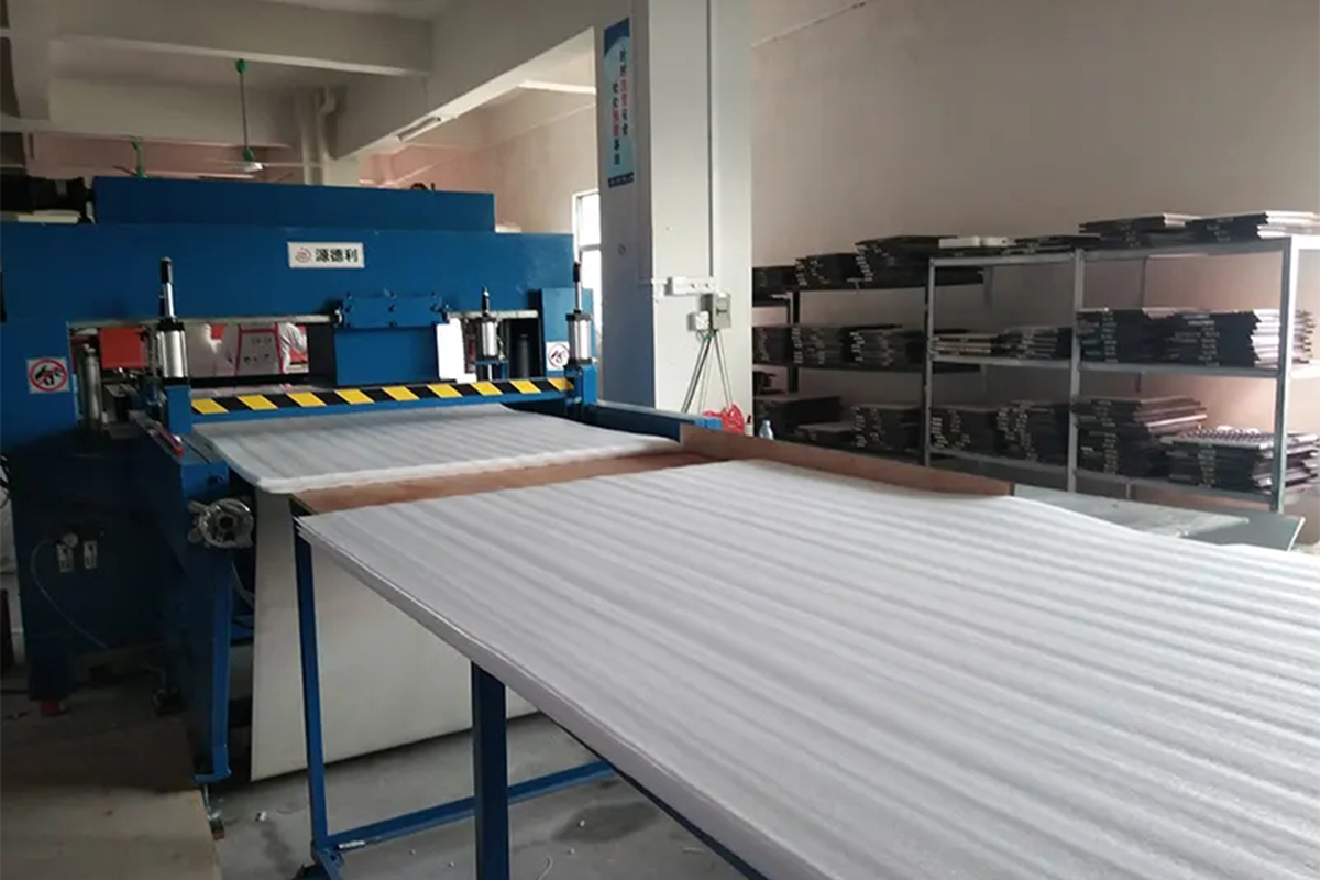 裁斷機(jī)生產(chǎn)一角